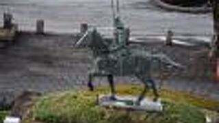 彦根駅前にある井伊直政公の銅像