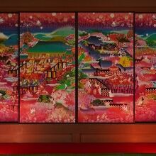 京の姿を記した着物の展示がありました