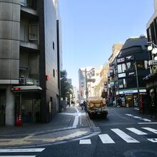 この交番側が2丁目、手前が1丁目