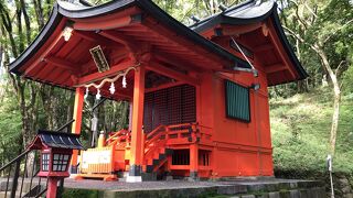 芦ノ湖に住む龍を調伏したお社