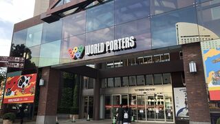 国際色豊かなショッピングモール