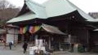 京急駅そばのお寺
