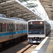 小田急永山駅に入線してきた3000形電車