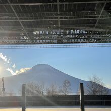 建物をフレームに見立てて撮影