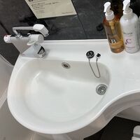 狭いバスルームにシンクが大きめで良かったです