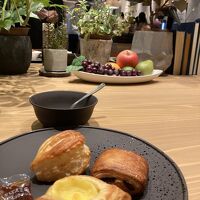 朝食会場はちょっとおしゃれでした