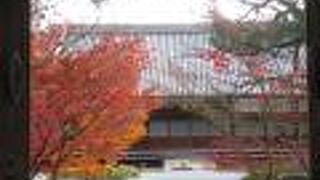 歴史を感じさせる建物です。