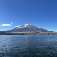 運が良ければ逆さ富士が見られるスポットです。