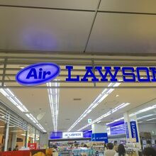空港仕様のローソン