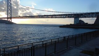 その姿が美しい世界最長の吊り橋