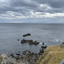 曇。津軽海峡と下北半島が見えました11月27日