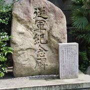 綱敷天神社の境内にあります。