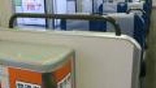 他の線に直通する列車も多いです