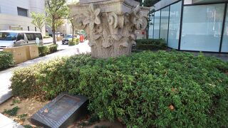 洋風建築石柱の上端部分