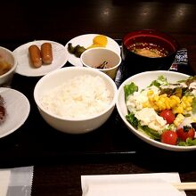 通常は朝食は1200円みたいです