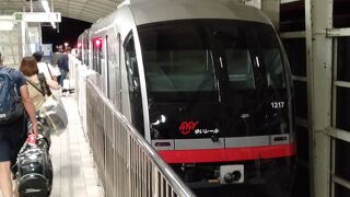 那覇空港、モノレールも乗入しているし、那覇の街からも近いのでタクシーでも便利な空港。