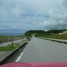 正面の丘をちょっと越えたあたりに展望台が。