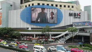 新年のマーブンクローン センター (MBK）