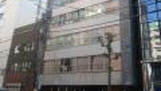 入口にある丸ポストがいい味わい