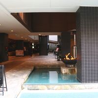 南側のエントランス