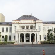 国会議事堂に繋がる建造物です。