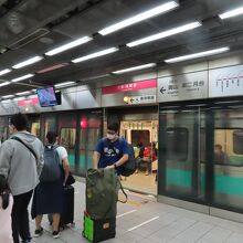 地下鉄 左営駅 (高雄捷運)
