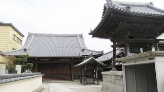 地味～な「聖福寺西門」の近くです。