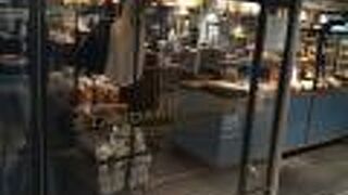 ハードパンからお惣菜系のパンまでとても充実している。