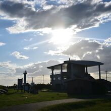 高さ60メートルの上に立つ飯岡刑部岬展望館