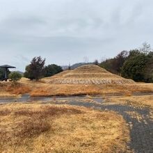 古墳がそばにありました。