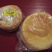 シュクメルリのパンと定番のロイヤルミルク