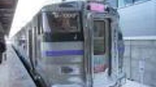 先頭車両に乗ると出入口に近い