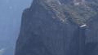 花嫁のベールの様な美しい滝