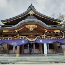 社殿は1990年の火災後に再建されたものですが、風格有り。