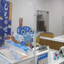 案内所窓口の様子