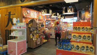 たこ焼きやイカ焼きが食べられます