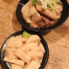 もつ煮込みと山芋醤油漬け