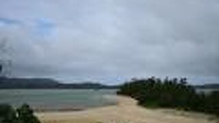 南国の海に包まれた橋で渡れる島