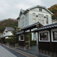 ひときわ高い洋館