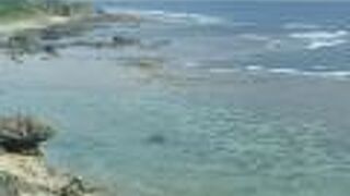 ビーチは白い珊瑚砂で水も綺麗