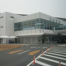 ターミナルビルの外観