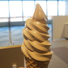 私はカプチーノで（テイクアウト税込378円）