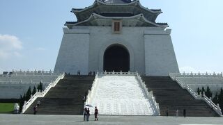 孫文像をお祀りした中正記念堂