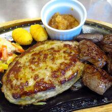 ハンバーグとコロコロステーキ