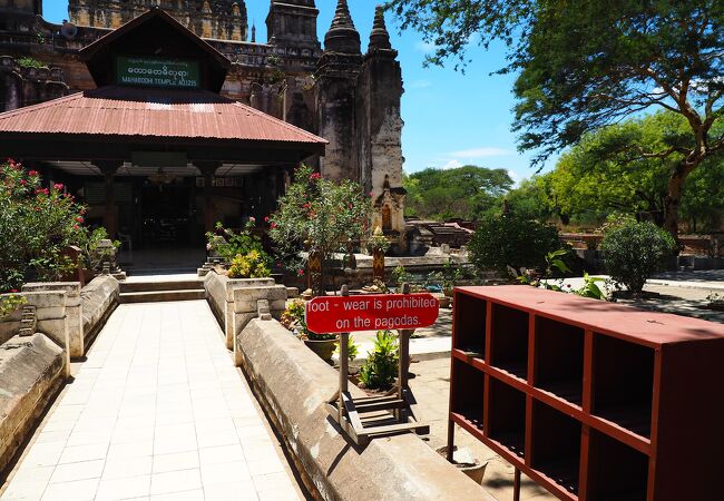 インドのブッダガヤにある同名寺院を模して造られた：マハーボディーパヤー