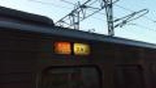 ８１７系と８１３系が連結されている場合、８１３系の利用をオススメします