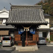 道の行き当たりにあるお堂