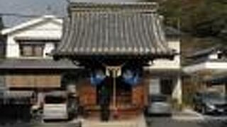 町並みのどんつきに