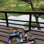 栗林公園内「北湖」を見渡しながら「花園亭」茶室で朝がゆをいただく