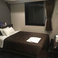 ビジネスホテルですが、客室は広めでした
